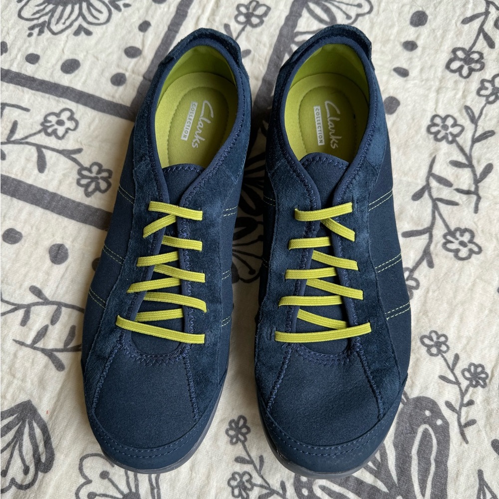 Clarks Women’s shoes ~Size 8. Navy blue & green!